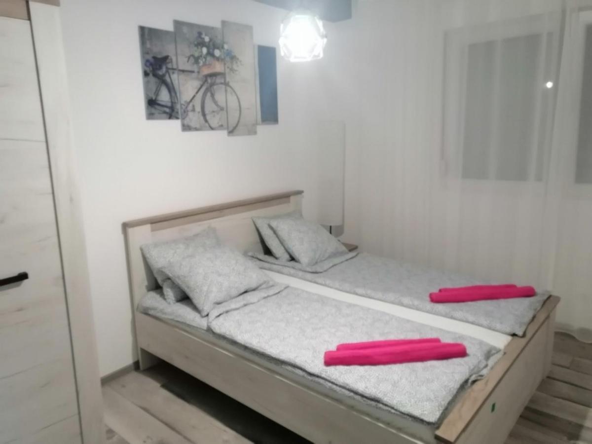 Apartman Petres ソンボル エクステリア 写真