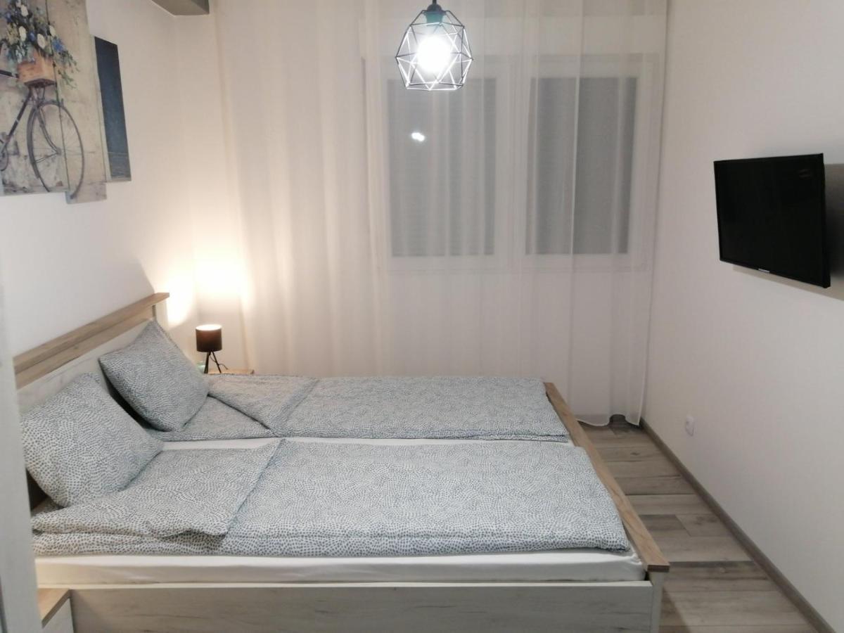 Apartman Petres ソンボル エクステリア 写真