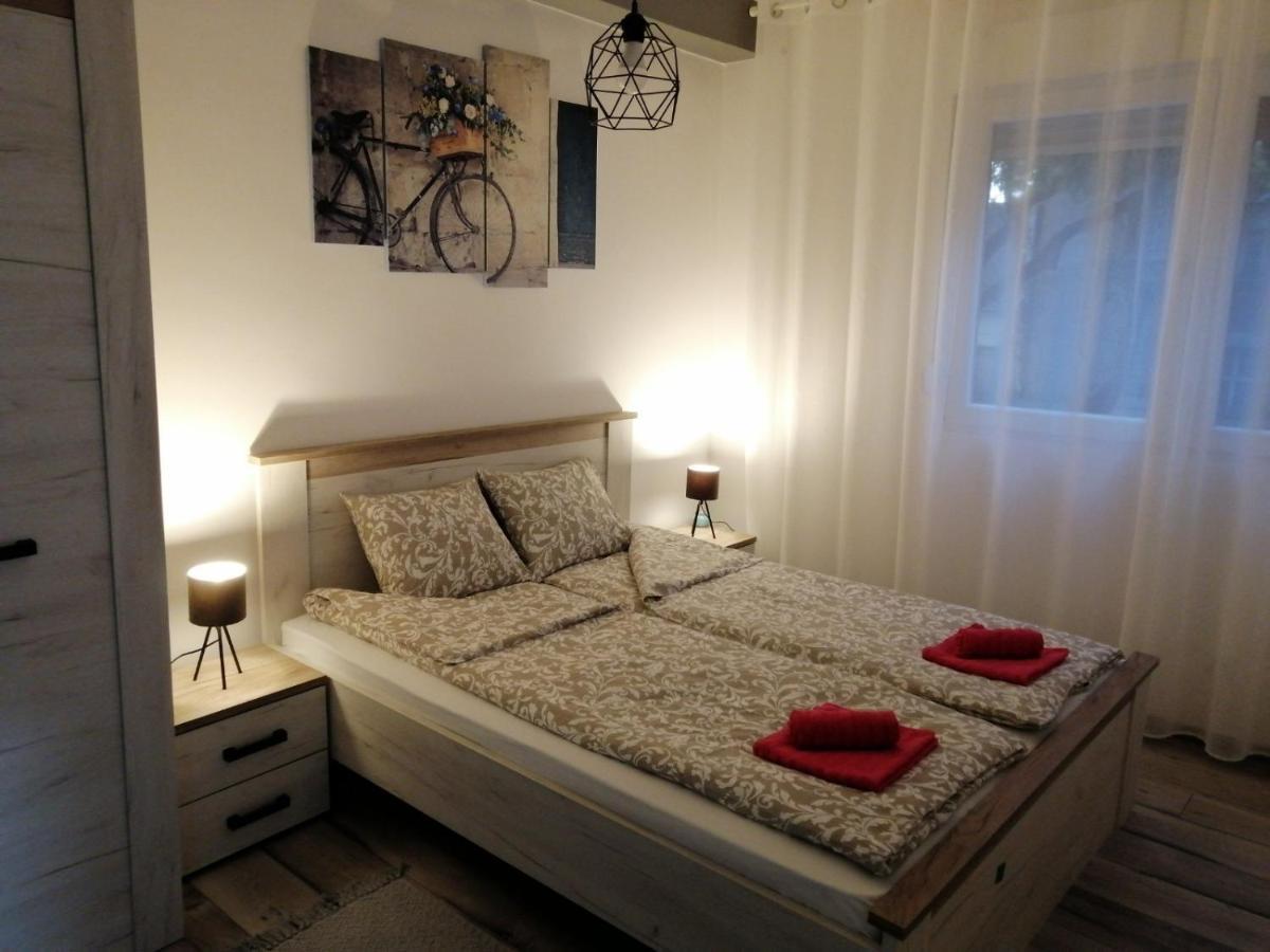 Apartman Petres ソンボル エクステリア 写真