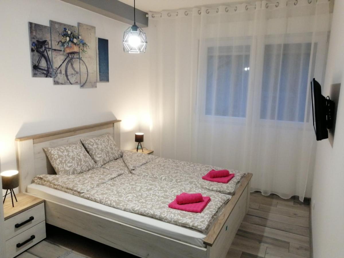 Apartman Petres ソンボル エクステリア 写真
